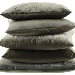 Alternative view of Claudi - Sierkussen Sandy Exclusive Taupe 50x50